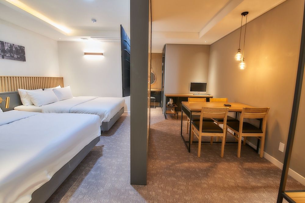 West In Hotel Royal Suite Residence Pension 4