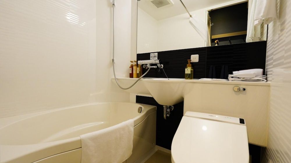 Travelodge Kyoto Shijo Omiya Standard Double Room 8