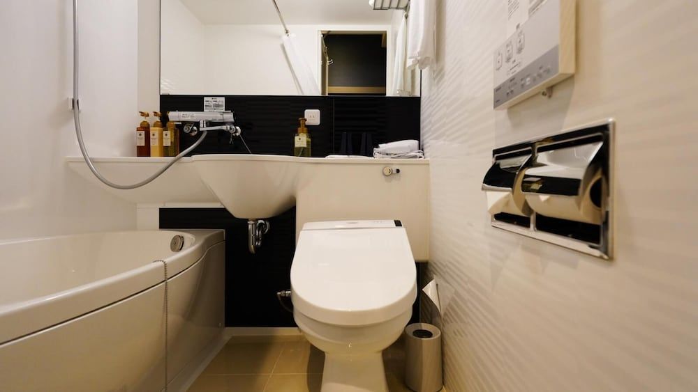 Travelodge Kyoto Shijo Omiya Standard Double Room 7