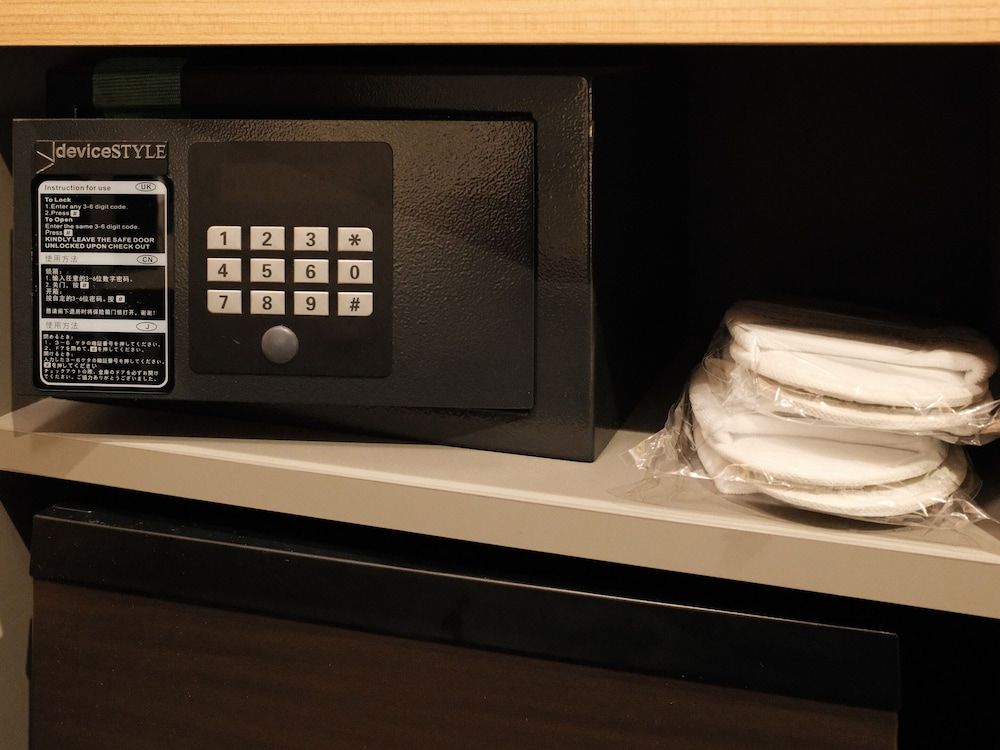 Travelodge Kyoto Shijo Omiya Standard Double Room 9