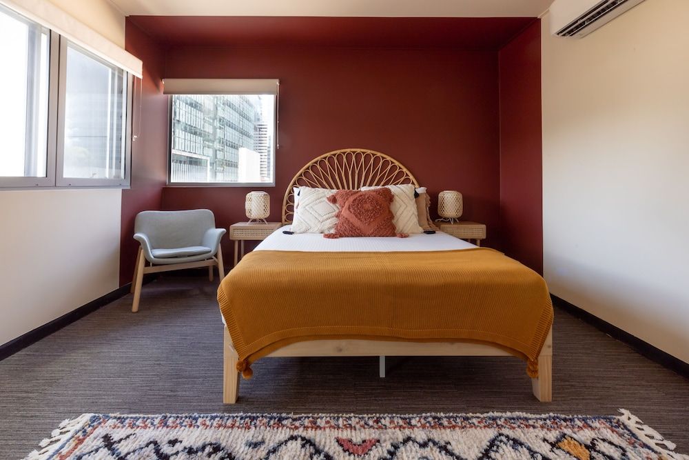 Roamer Brisbane Premium Room (Queen), City View