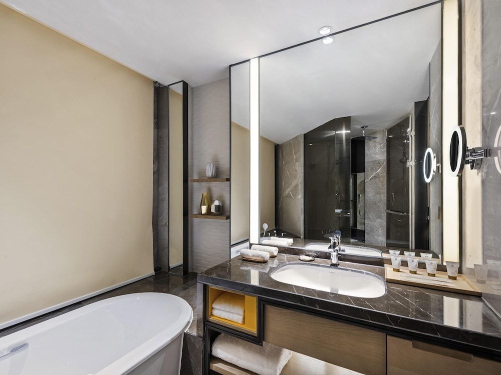 Deluxe Suite, 1 King Bed