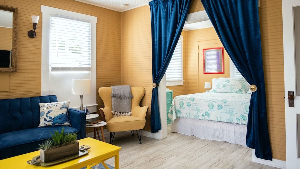 Meranova Guest Inn Executive Apartment, 2 Bedrooms 4