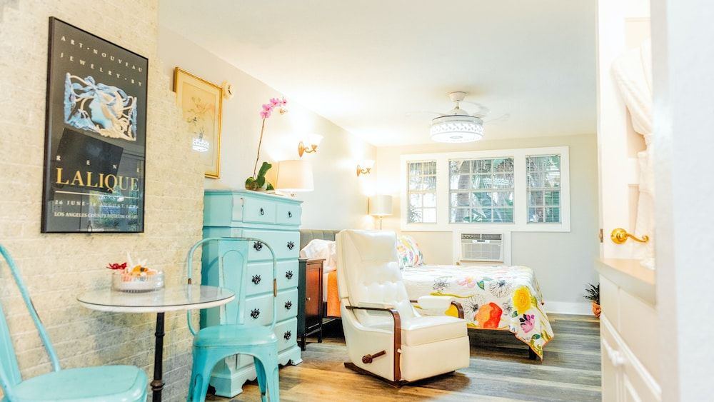 Meranova Guest Inn Junior Studio Suite, 1 King Bed, Patio, Garden Area (Garden) 6