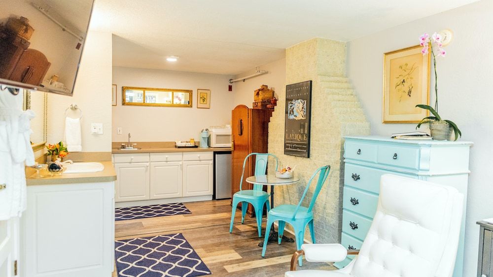 Meranova Guest Inn Junior Studio Suite, 1 King Bed, Patio, Garden Area (Garden) 7