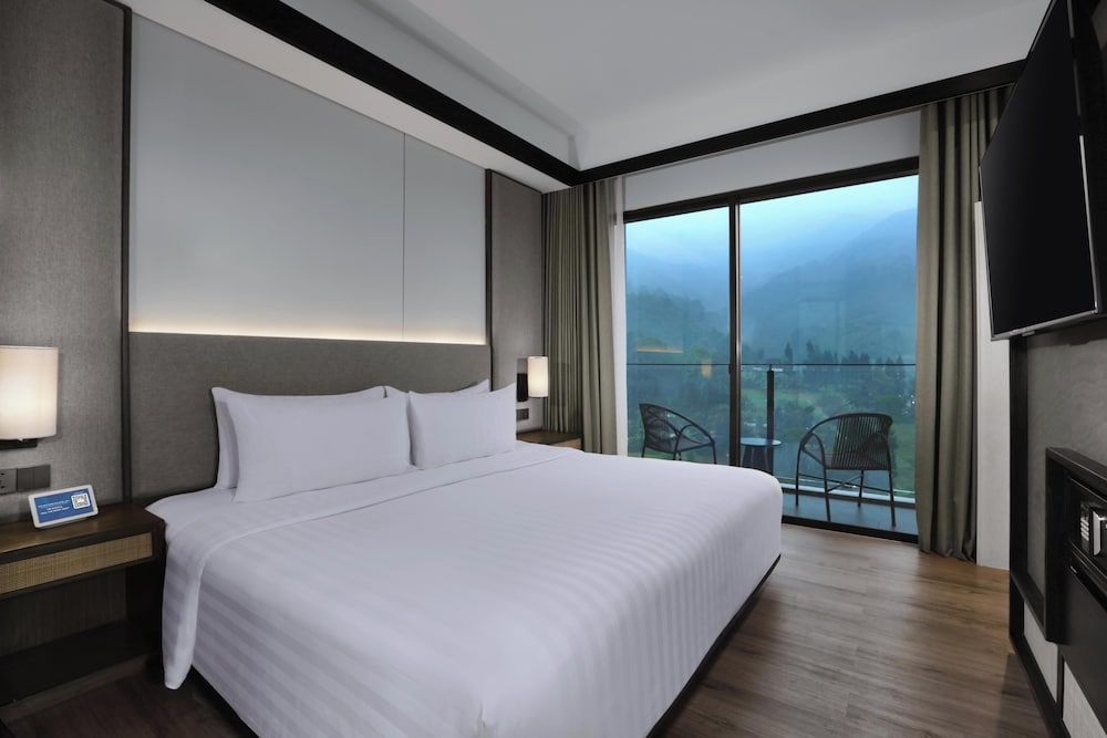 Grand Aston Puncak Hotel & Resort Junior Suite Pool & Mountain View