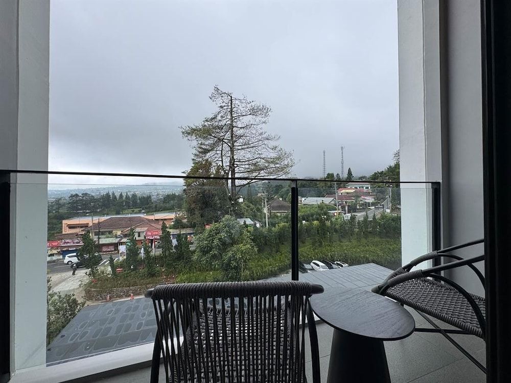 Grand Aston Puncak Hotel & Resort Deluxe Premier 3