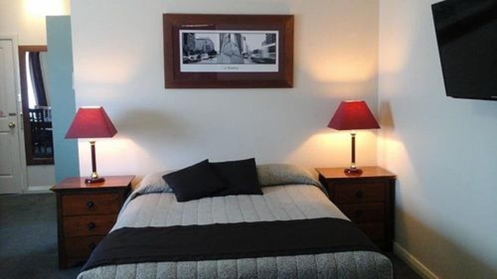 Willows Motel Goulburn Deluxe Family Room