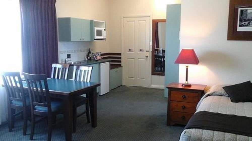 Willows Motel Goulburn Deluxe Family Room 5