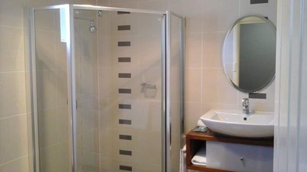 Deluxe Twin Studio