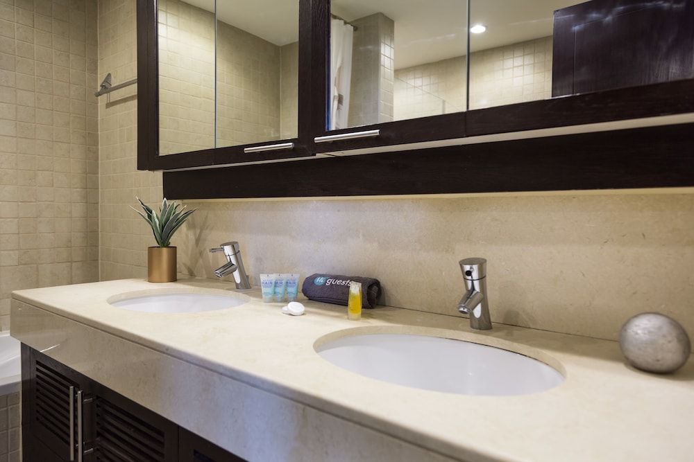 HiGuests - The Residences 5 Tower