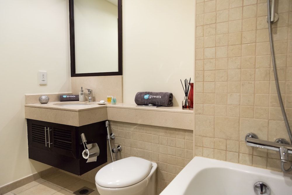 HiGuests - The Residences 5 Tower