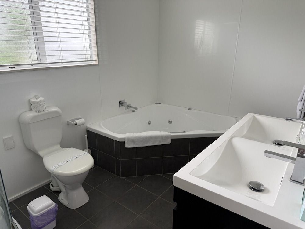 Anchor Lodge Motel Coromandel Family Room (1 BEDROOM FAMILY SPA UNIT) 8