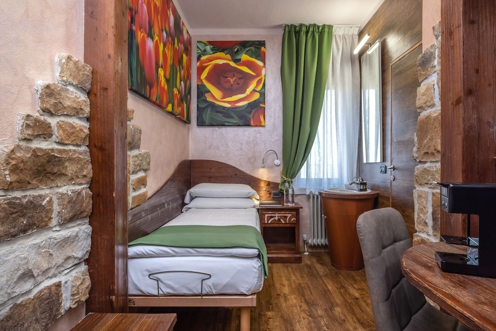Classic Single Room