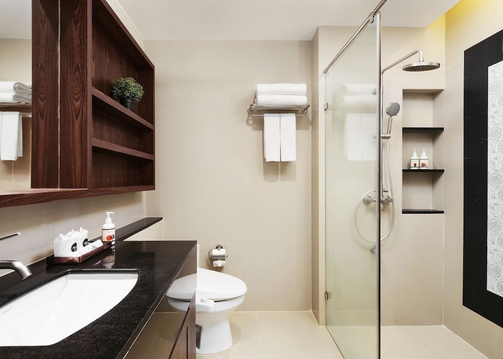 Altera Hotel and Residence Deluxe Room with Kitchenette 9