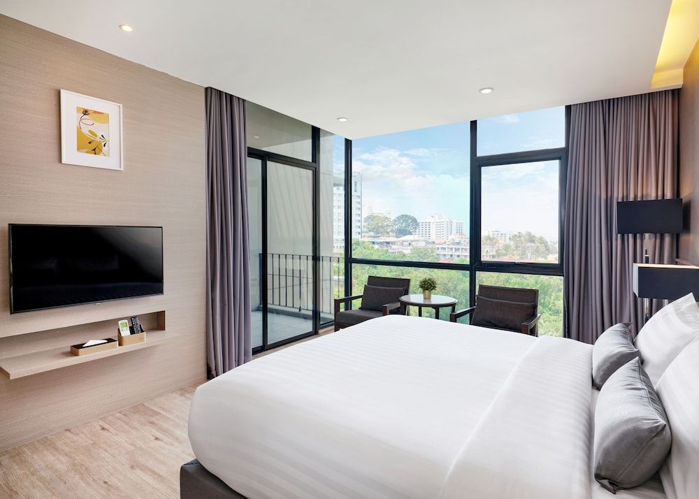 Altera Hotel and Residence Deluxe Room with Kitchenette