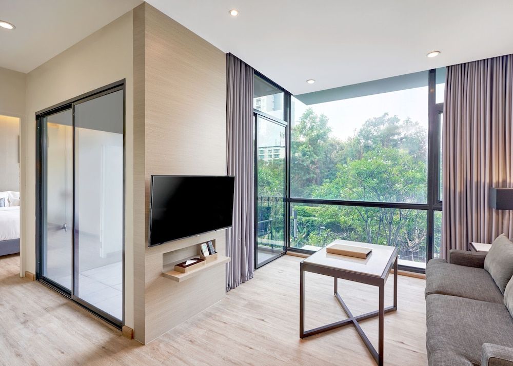 Altera Hotel and Residence Grand Suite Pool View Room with Kitchenette 9