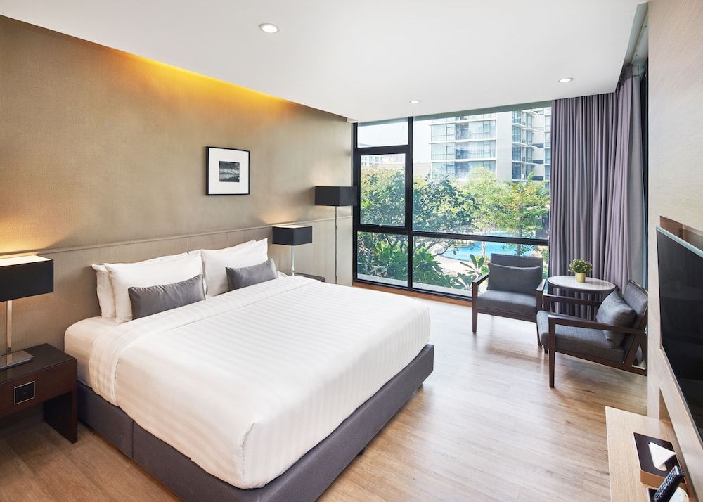 Altera Hotel and Residence 