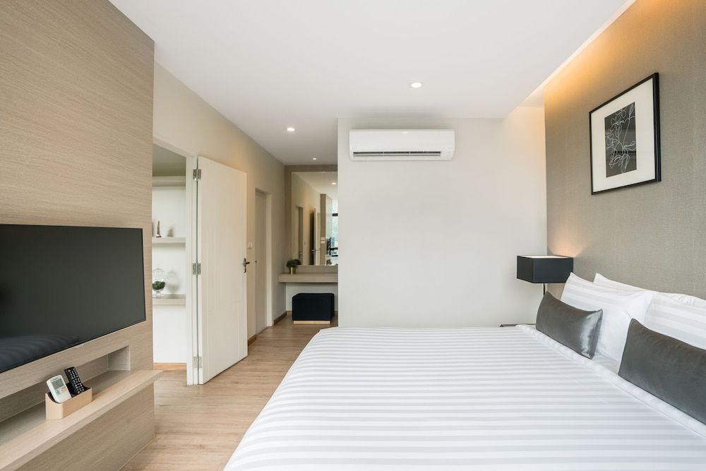 Altera Hotel and Residence Deluxe Room with Kitchenette 6