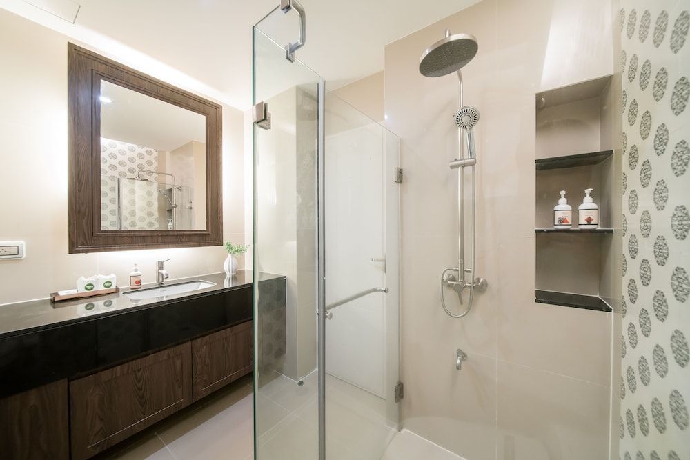 Altera Hotel and Residence Deluxe Room with Kitchenette 10