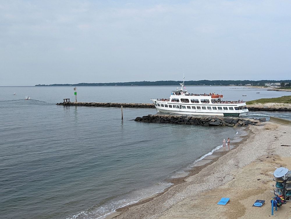 Falmouth Tides Deluxe Room, 1 King Bed, Non Smoking 4