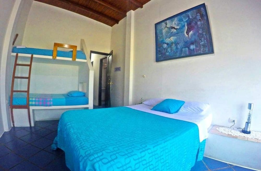 Hotel Cocos Quadruple Room 2