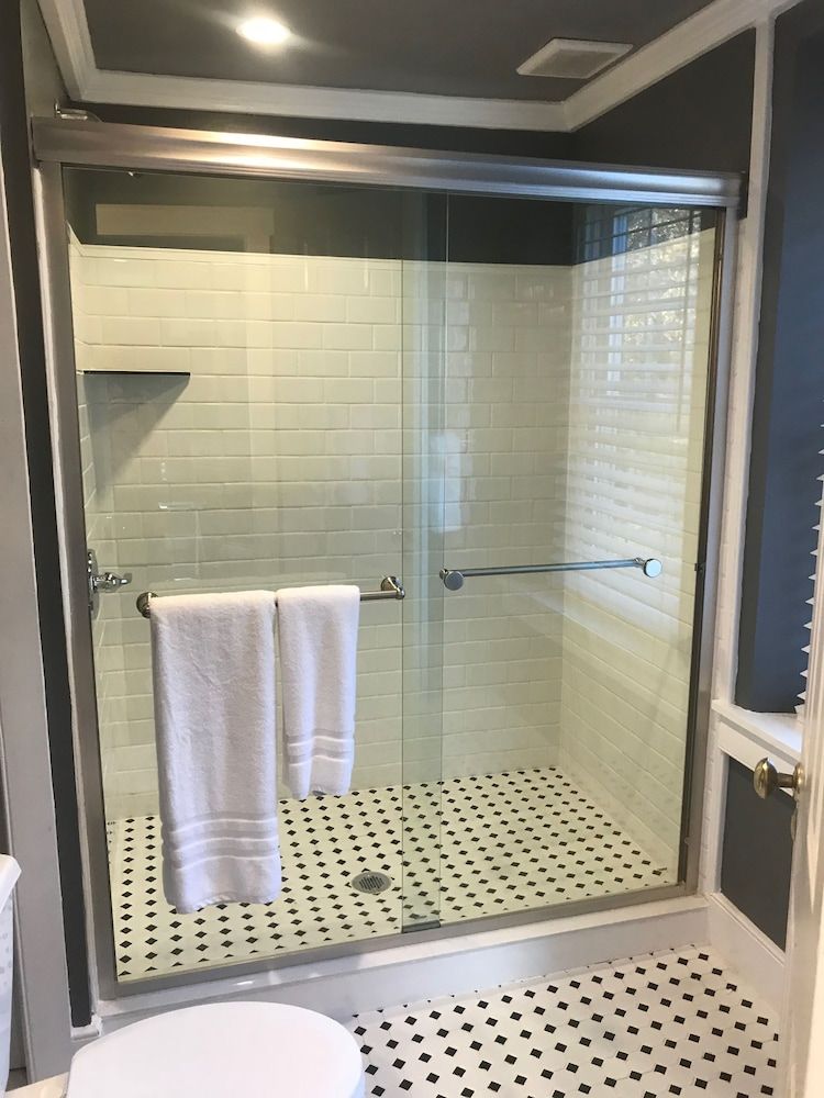 Stottsville Inn Classic Single Room, 1 Queen Bed 10