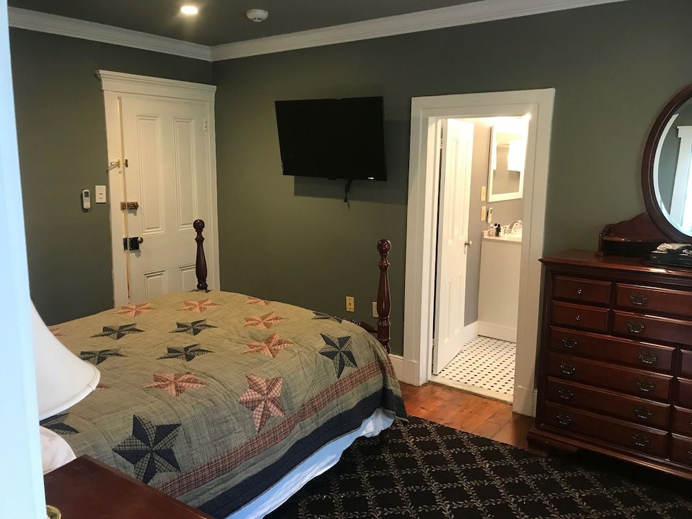 Stottsville Inn Classic Suite 2