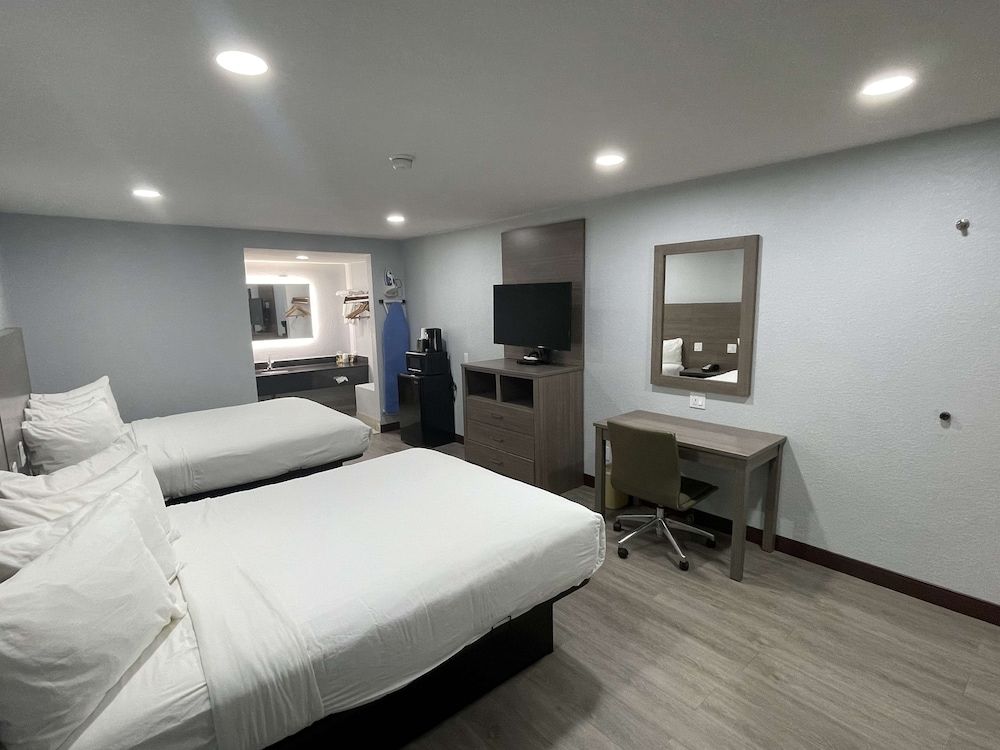 SureStay Hotel by Best Western Childress Standard Room, Multiple Beds, Non Smoking, Refrigerator & Microwave (1 king and 2 queen beds) 2