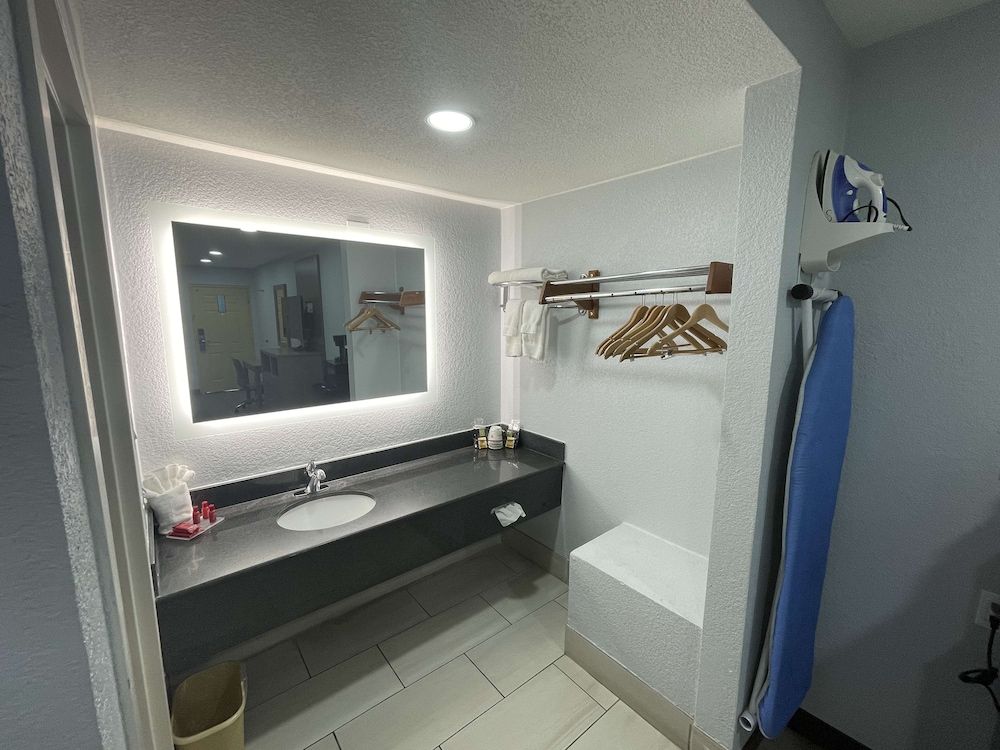 SureStay Hotel by Best Western Childress Standard Room, 2 Queen Beds, Non Smoking, Refrigerator & Microwave 6