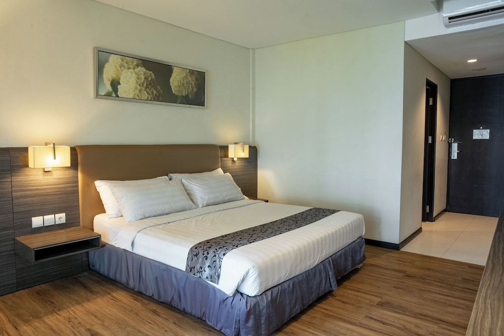 Estrella Hotel & Conference Grand Deluxe Room with Balcony