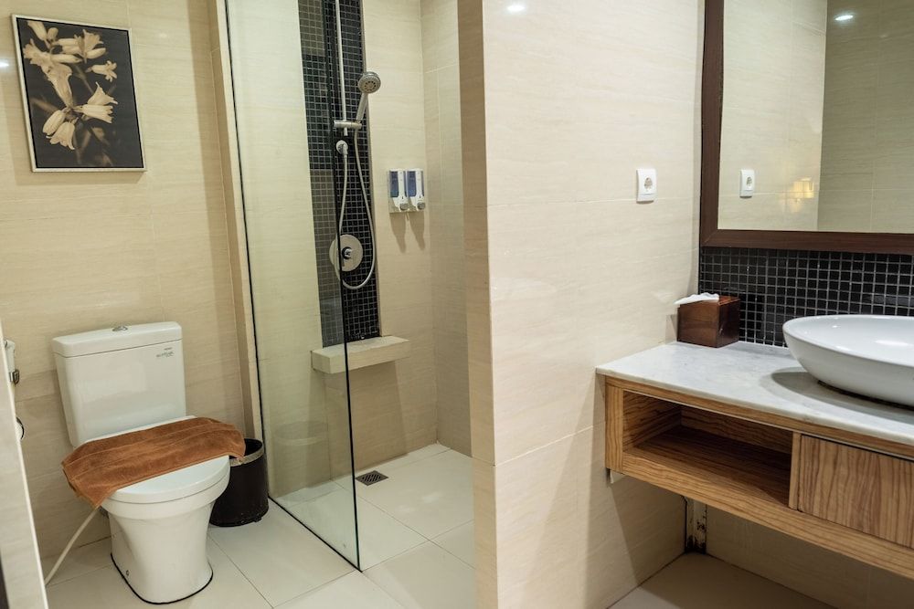 Estrella Hotel & Conference Junior suite with balcony sea view 3