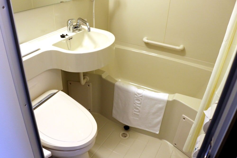 Toyoko Inn Joetsumyoko-eki Nishi-guchi King Double Room Smoking 6