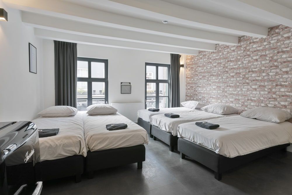 undefined Winston B&B 4