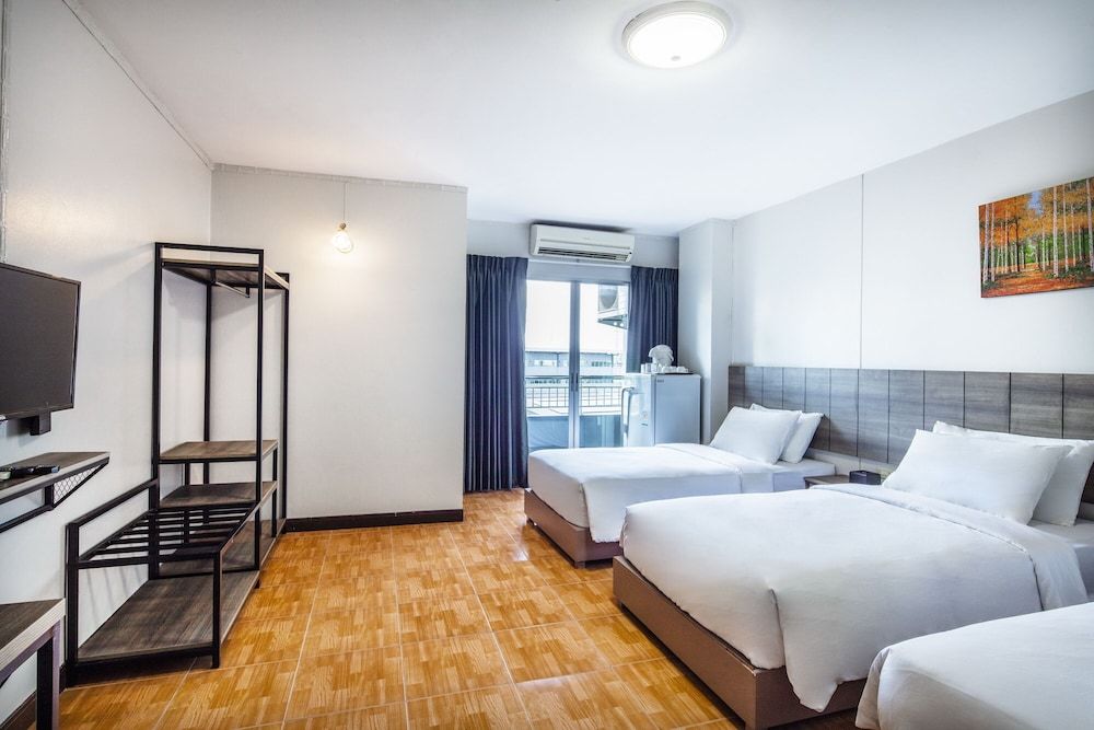 Livotel Express Hotel Bang Kruai Nonthaburi Triple Room - No Parking 2