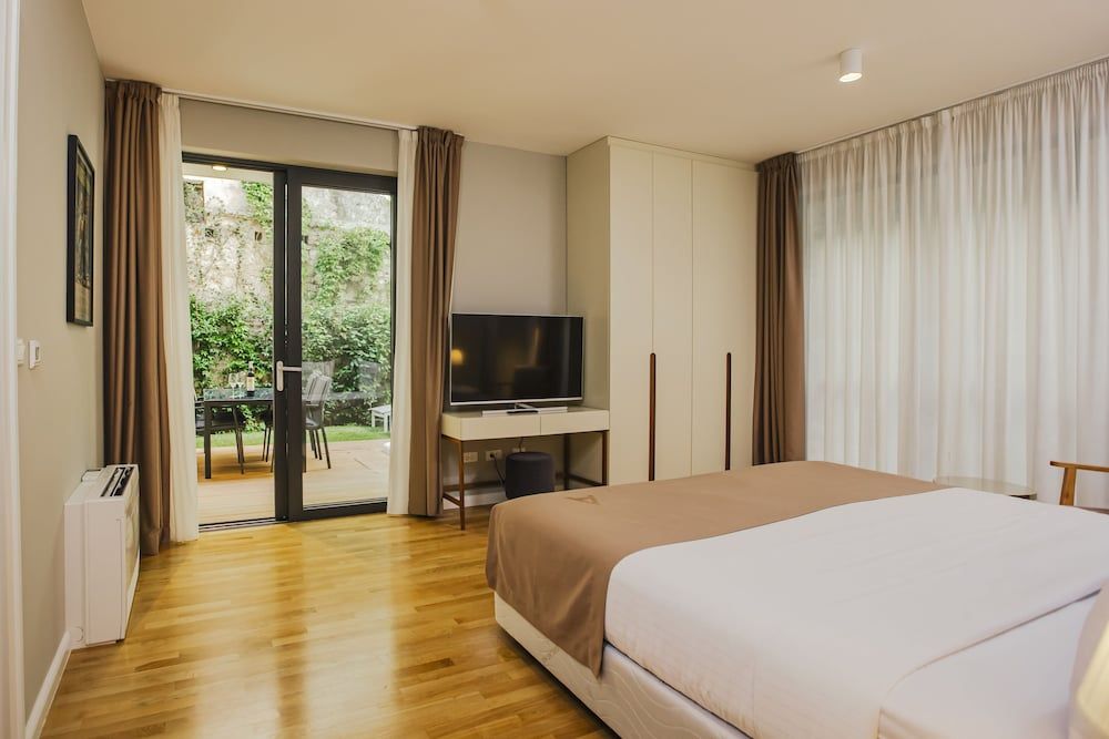 Armerun Heritage Hotel Design Apartment, Hot Tub, Courtyard Area 2