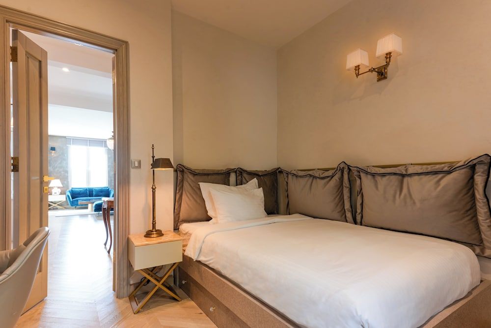 Design Sea View & Loggia, Three Bedroom Apartment