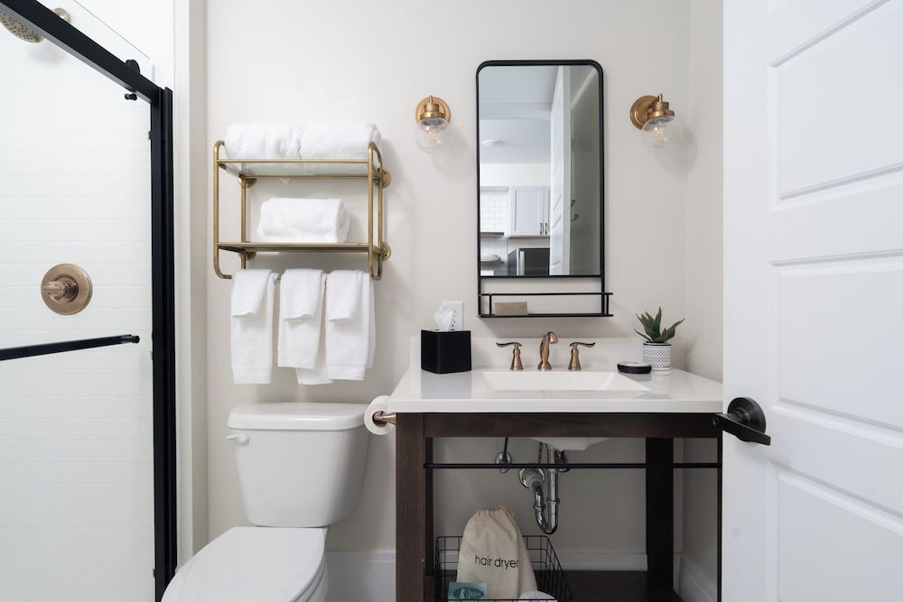 Hancock House Signature Room 4