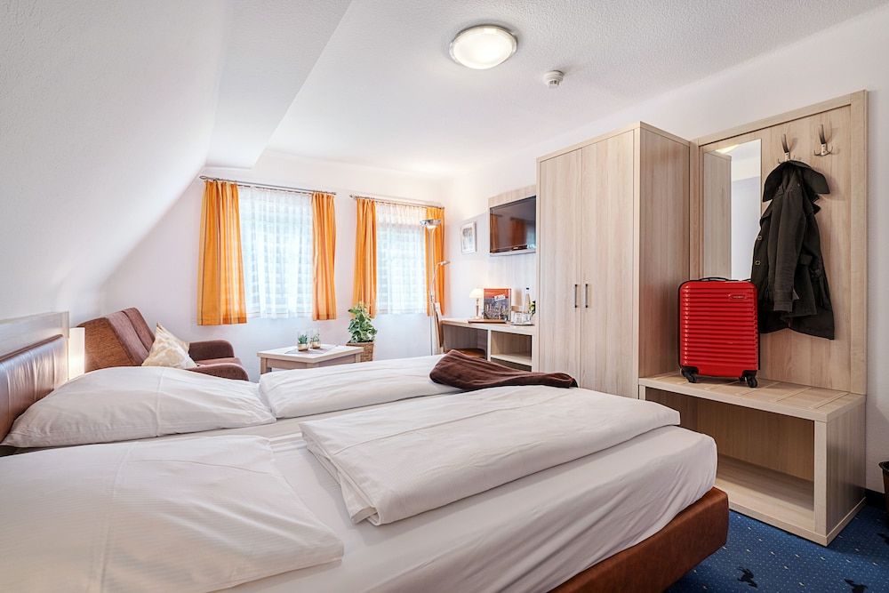 Standard Classic-Double or Twin Room, Private Bathroom