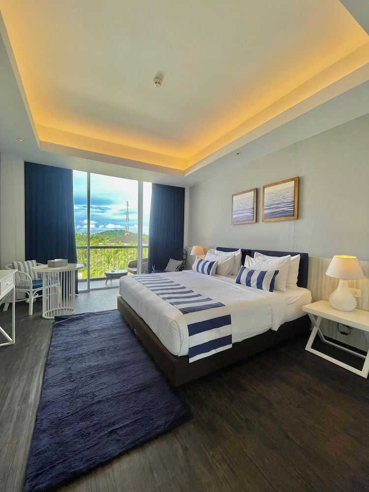 Deluxe King Garden View
