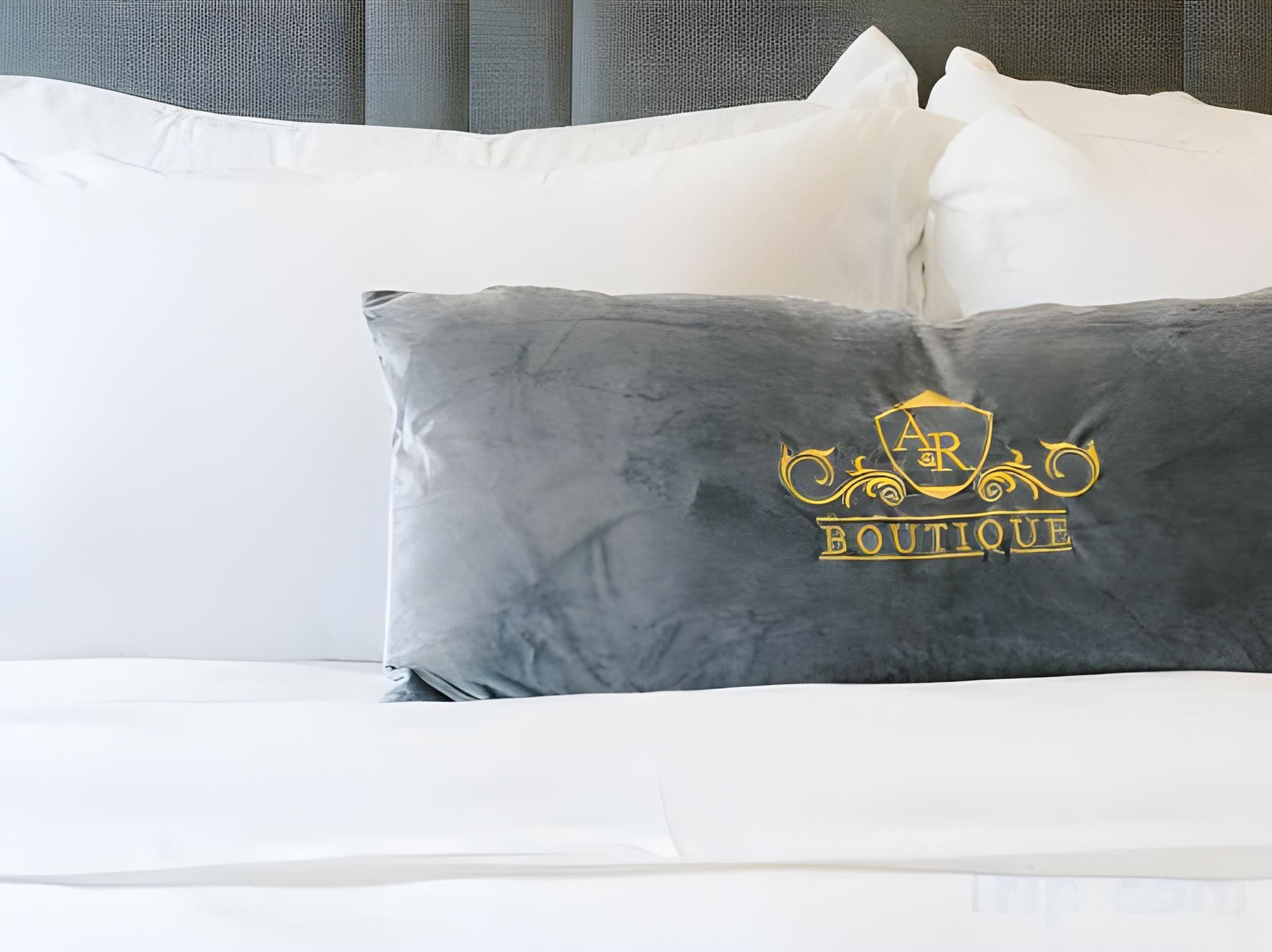 Standard Queen Room with no Window - Non-Smoking