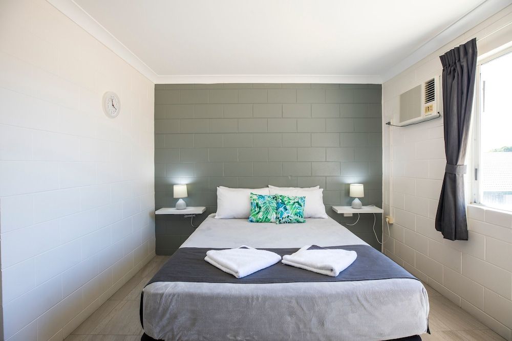 Banjo Paterson Motor Inn Large Twin Room 4