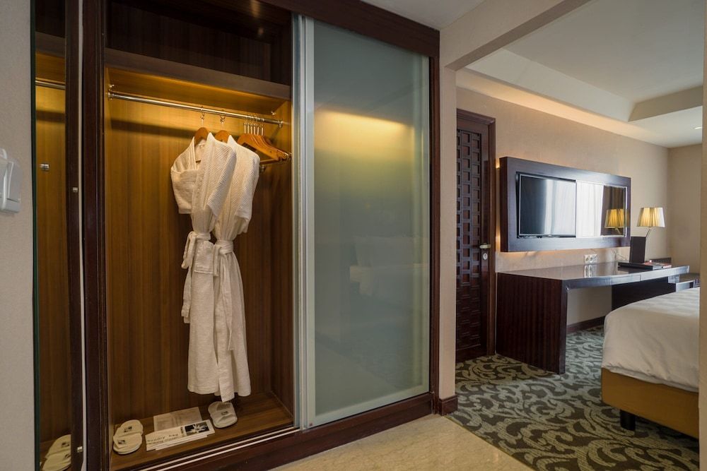 Swiss-Belhotel Serpong Suite 8