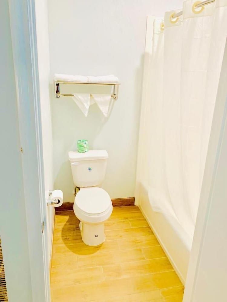 Porter Inn Deluxe Single Room 5