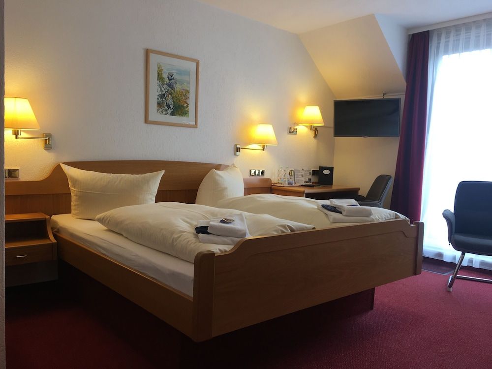 Hotel-Restaurant Druidenstein Double Room, 1 Bedroom, Balcony, Hill View 4