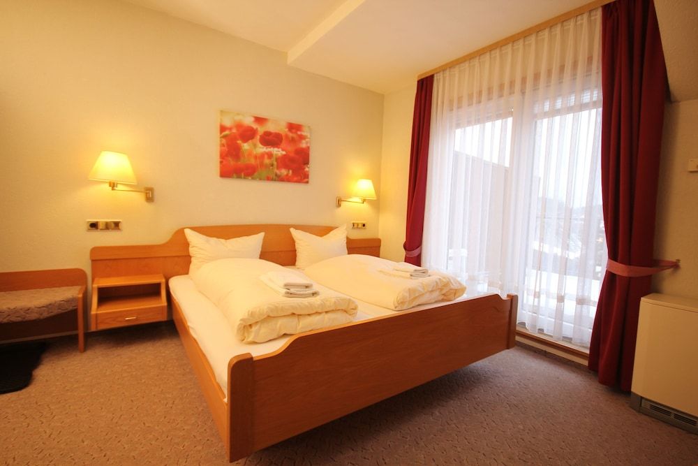 Hotel-Restaurant Druidenstein Double Room, 1 Bedroom, Balcony, Hill View 2