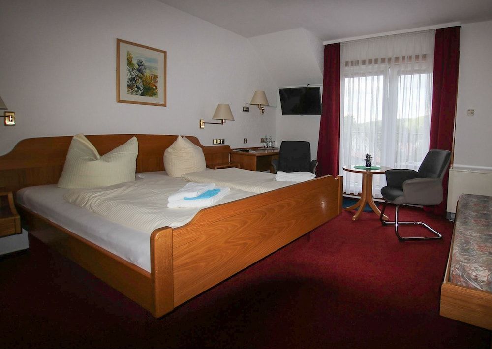 Hotel-Restaurant Druidenstein Double Room, 1 Bedroom, Balcony, Hill View 3