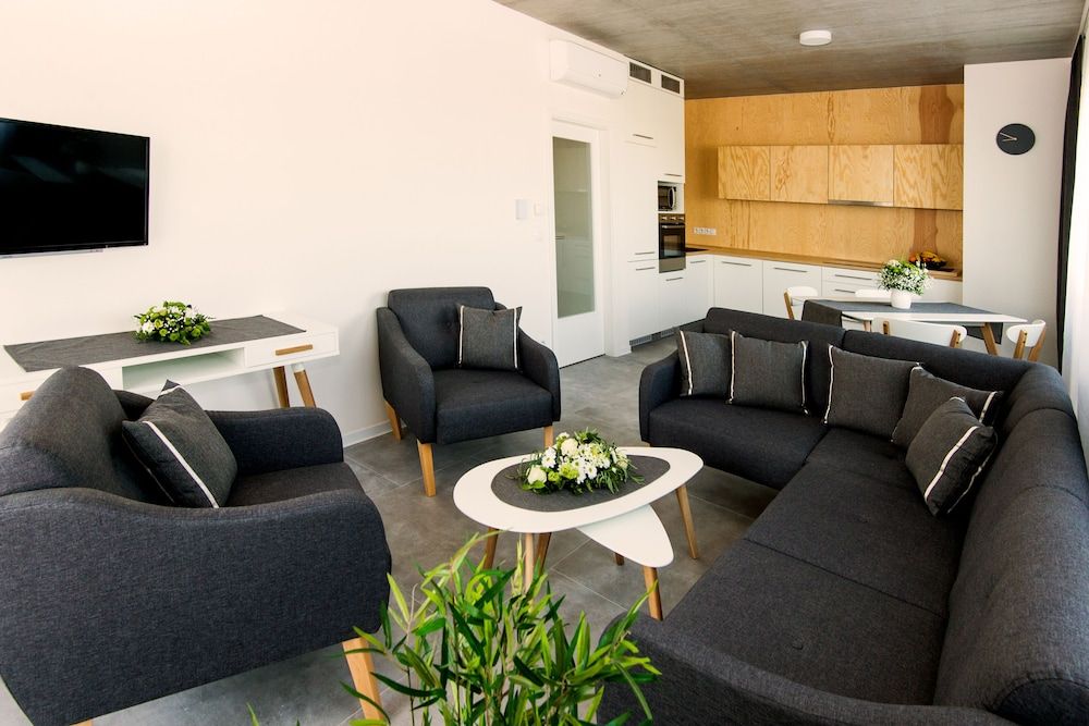 undefined Residence Trafick 4