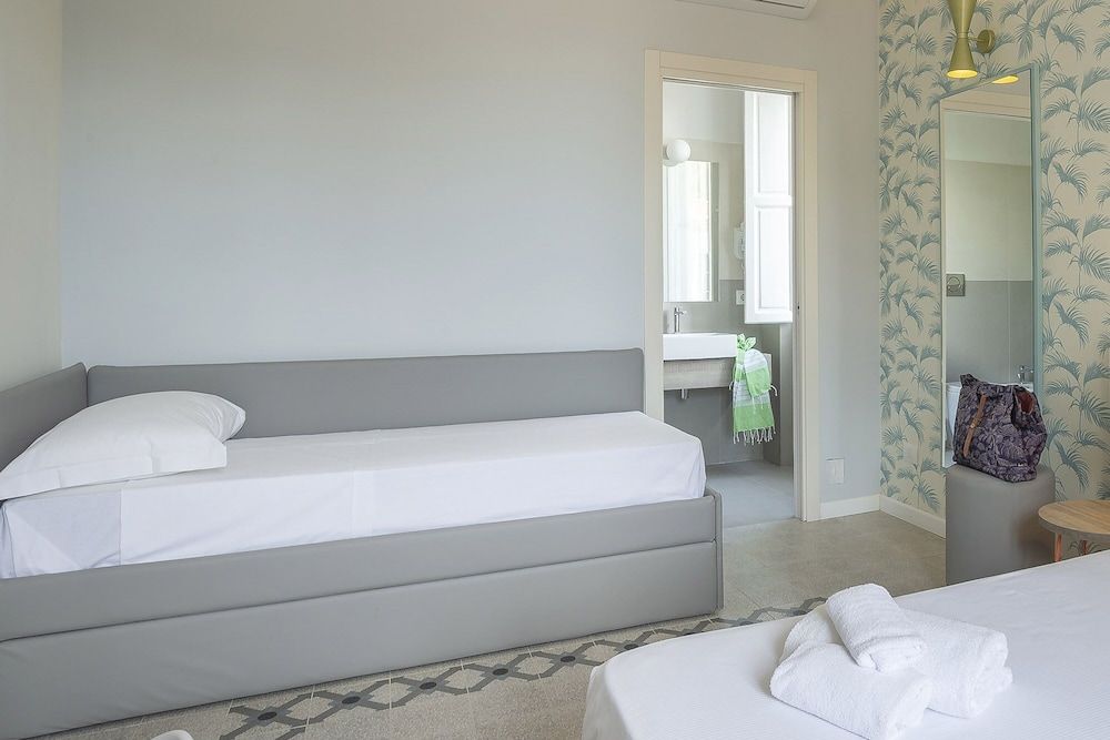 Guerrini Hotel Junior Studio Suite, Multiple Beds 4