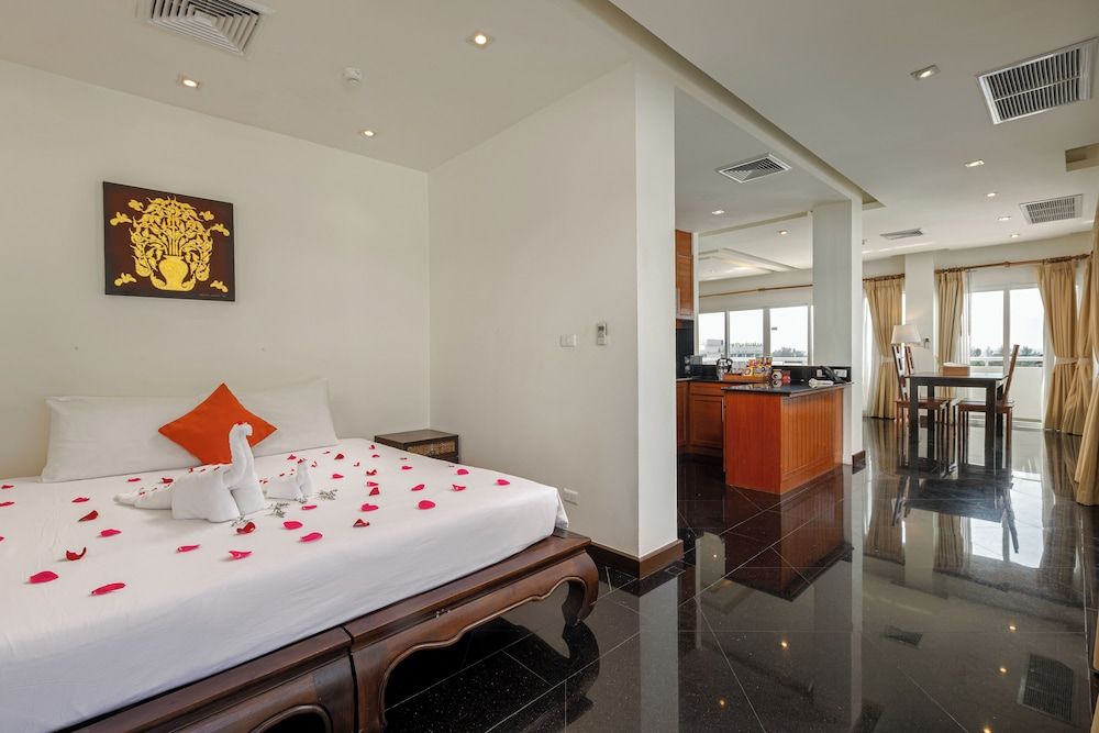 Phunawa Resort One Bedroom Penthouse Suite with Rooftop Jacuzzi 3